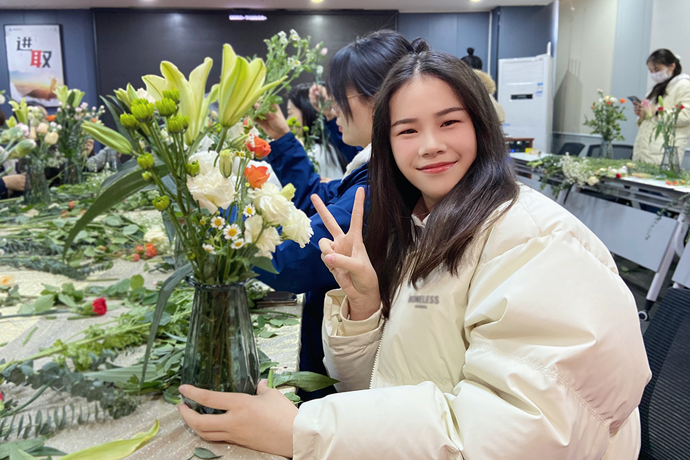 品茗人生·綻放芳華|馳誠(chéng)電氣開展女神節(jié)品茗插花活動(dòng)